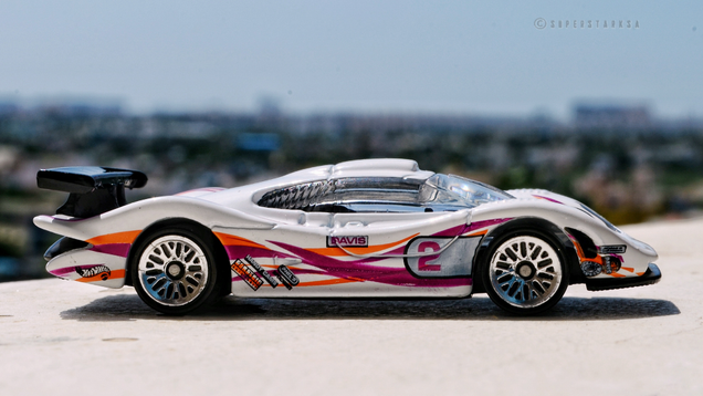 Illustration for article titled Rennsport Reunion: Hot Wheels Porsche 911 GT1-98 Straßenversion